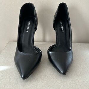 Black pumps